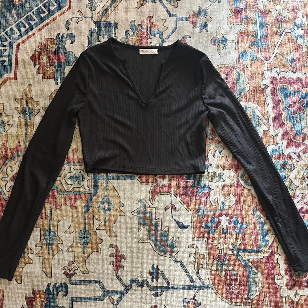 Black long sleeve v neck